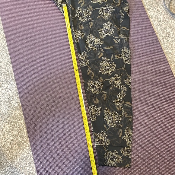 Athleta Green Floral Ankle Pants - Picture 12 of 14